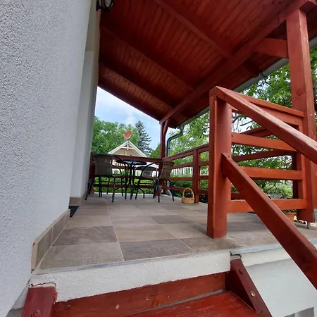 Laurus Vendeghaz * Lovas